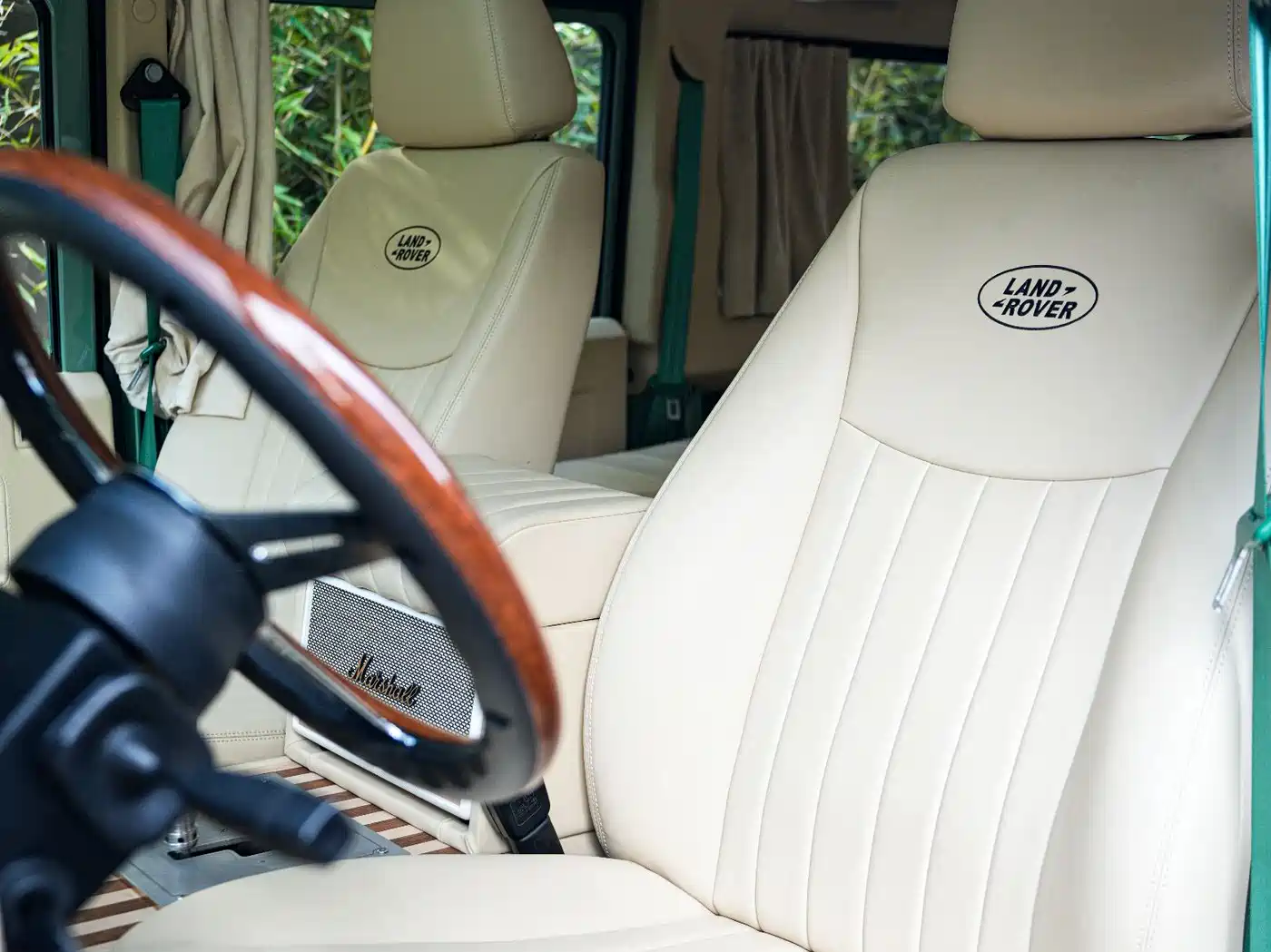 Land Rover Defender фото 10