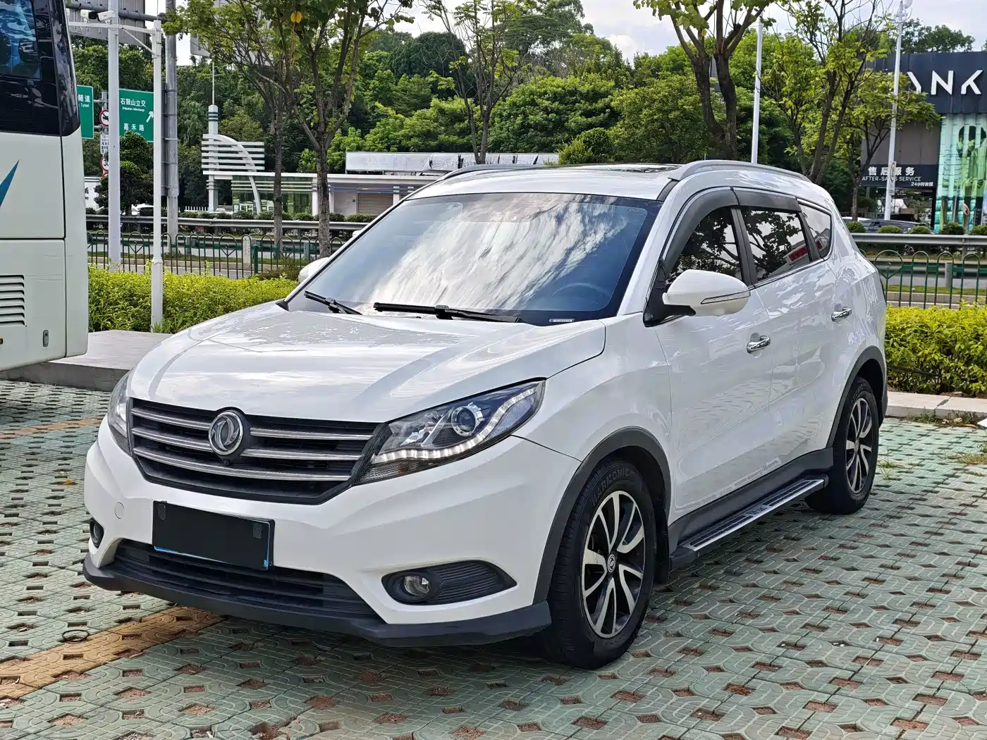 Dongfeng Fengguang Fengguang 580 2018 2017 1.5T CVT Comfort Version