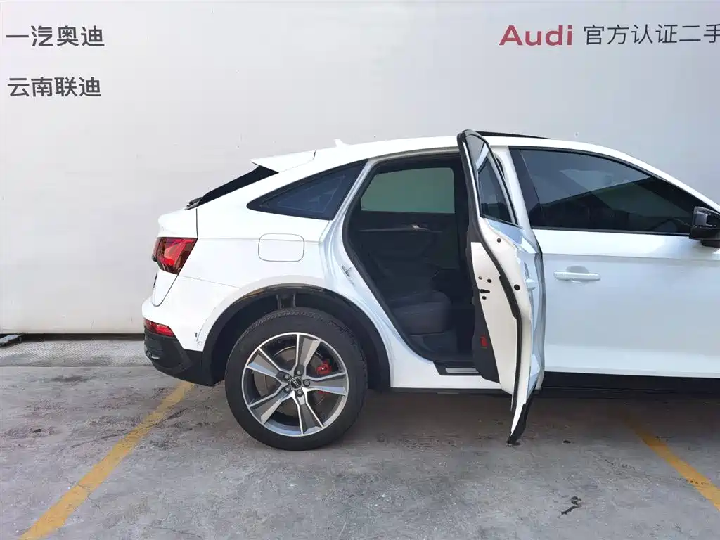 Audi Q5L Sportback 2022 Facelift 45 TFSI Luxury Style фото 25