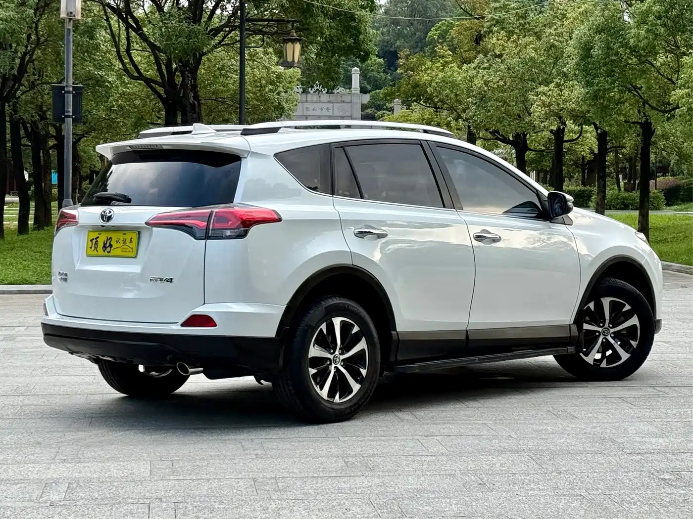 Toyota RAV4 Rongfang 2016 2.0L CVT 2WD Trend (China V) фото 6