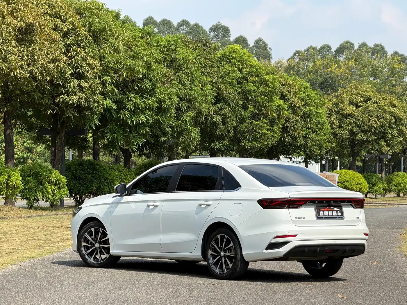 Photo 5 - Geely Emgrand