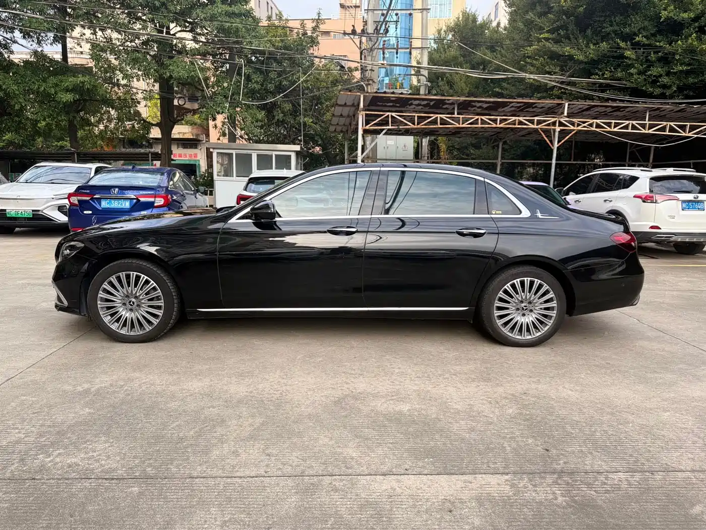 MERCEDES-BENZ E CLASS