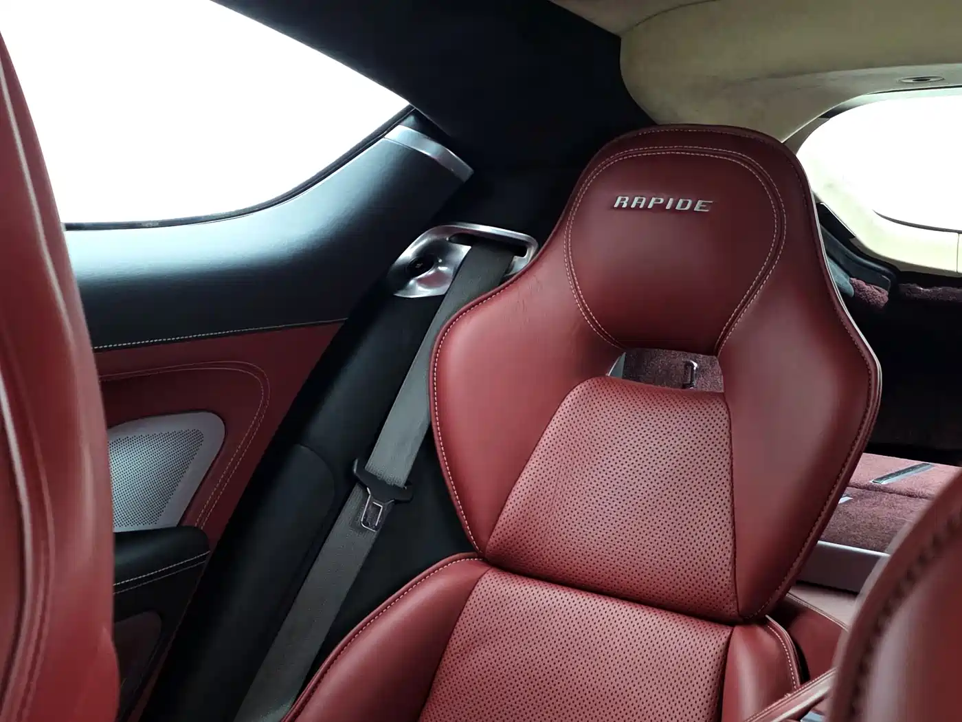 Aston Martin Rapide 2011 2010 6.0L