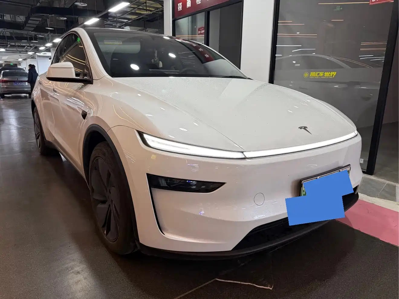 TESLA MODEL Y