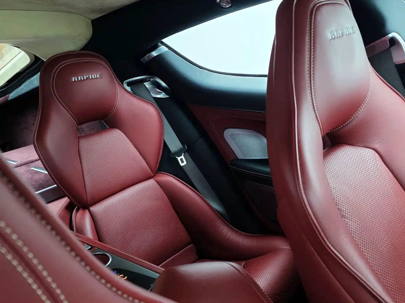 Aston Martin Rapide 2011 2010 6.0L