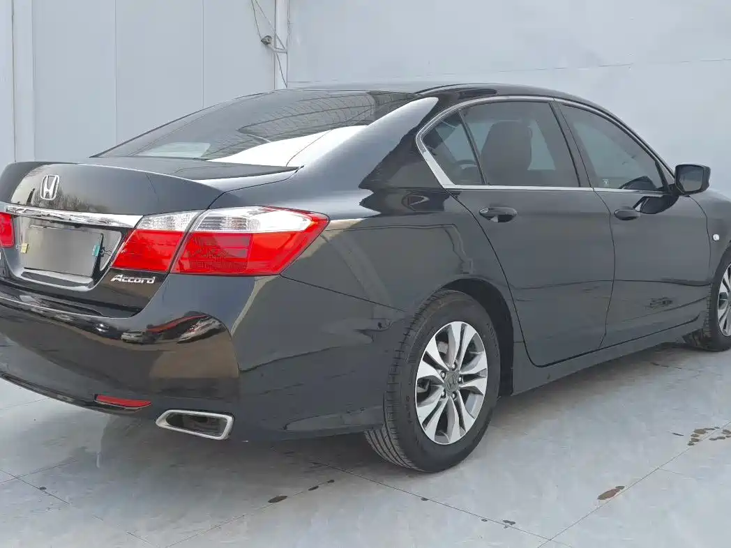 Фото 9 - Honda Accord