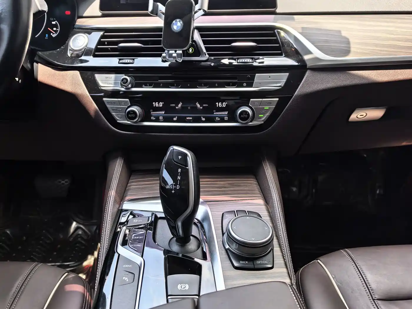 BMW 5 Series New Energy 2019 530Le Luxury Package фото 13