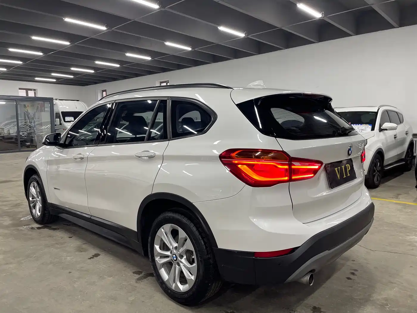 BMW X1 2016 sDrive18Li Premium Model фото 6