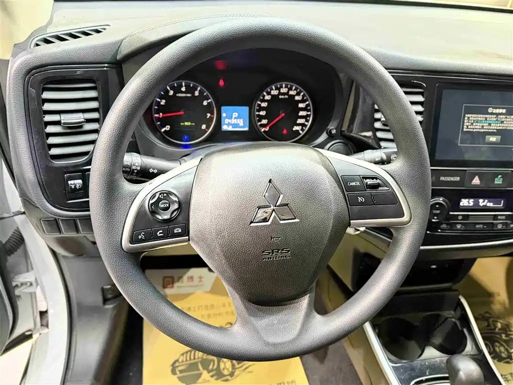 MITSUBISHI OUTLANDER