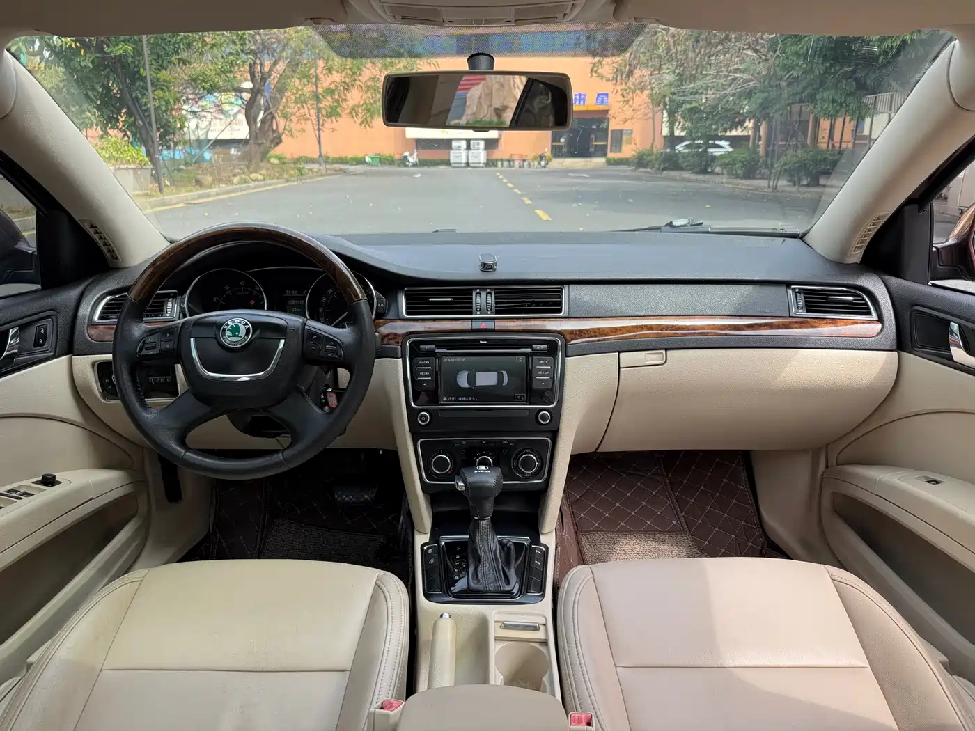 Škoda Superb 2012 1.8TSI Automatic Elegance Edition фото 12
