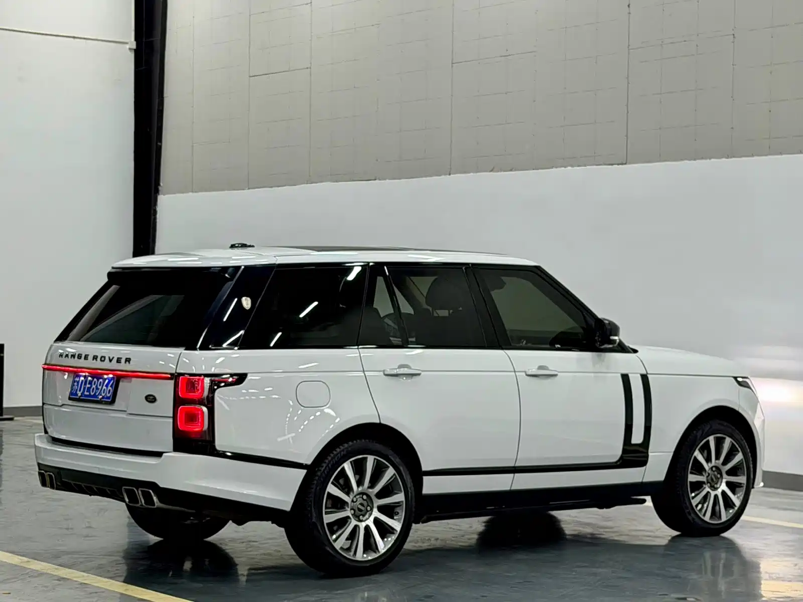 Фото 10 - Land Rover Range Rover
