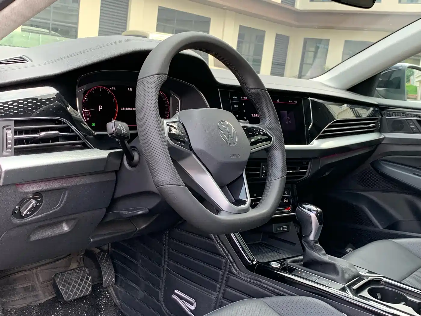 Volkswagen Passat 2023 330TSI Starlight Luxury Edition фото 17