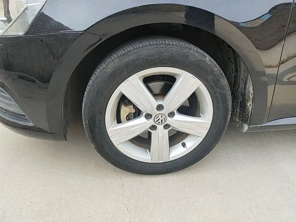 Volkswagen Lavida 2017 1.6L Manual Trend Edition фото 23