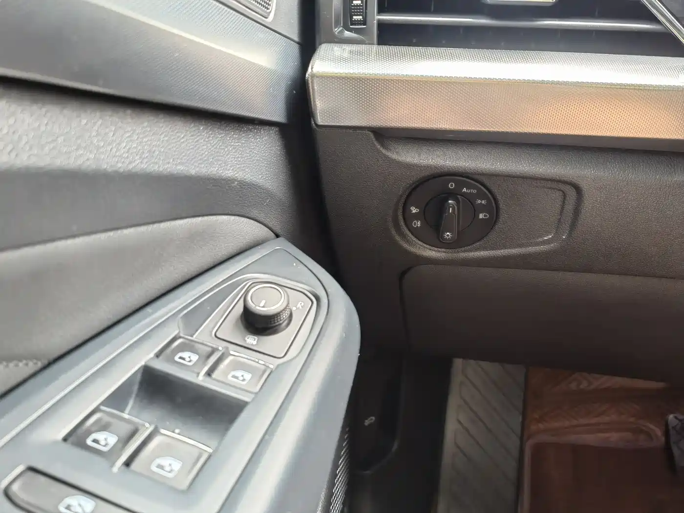 Volkswagen Passat 2024 280TSI Elite Edition фото 23