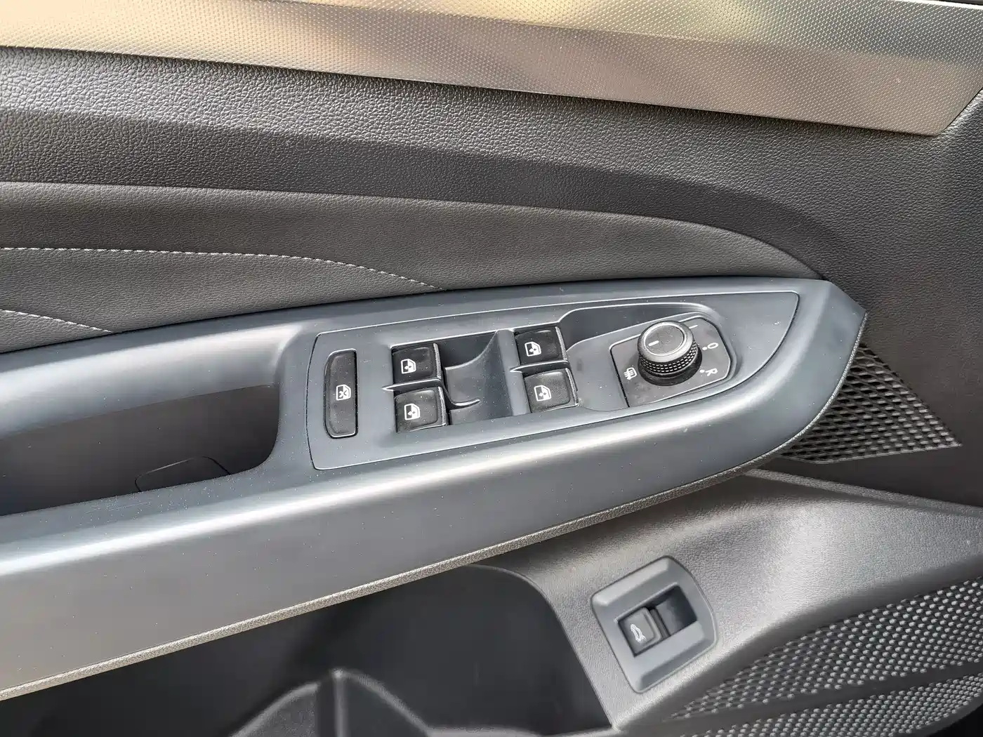 Volkswagen Passat 2024 280TSI Elite Edition фото 15