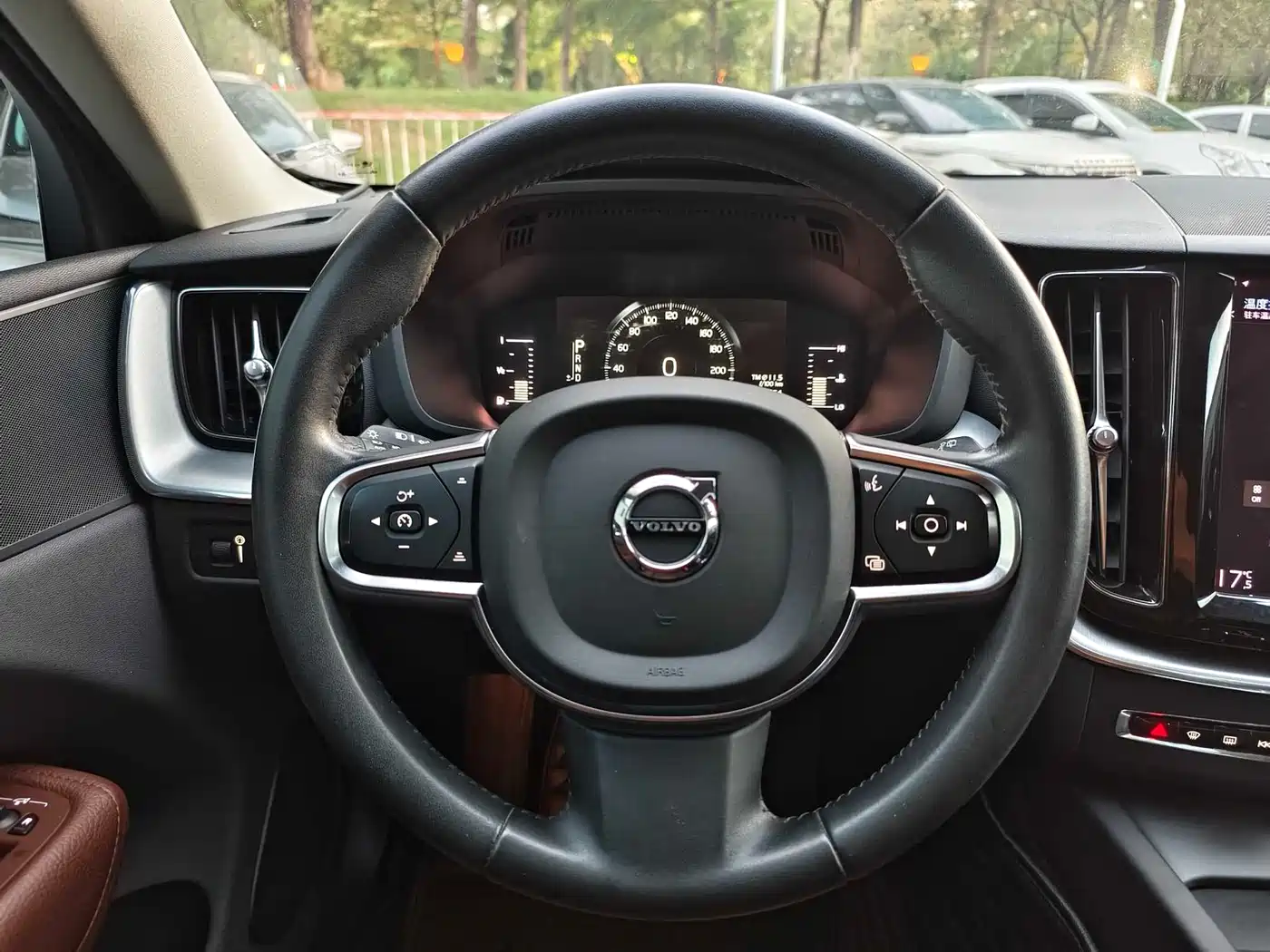 Фото 20 - Volvo XC60