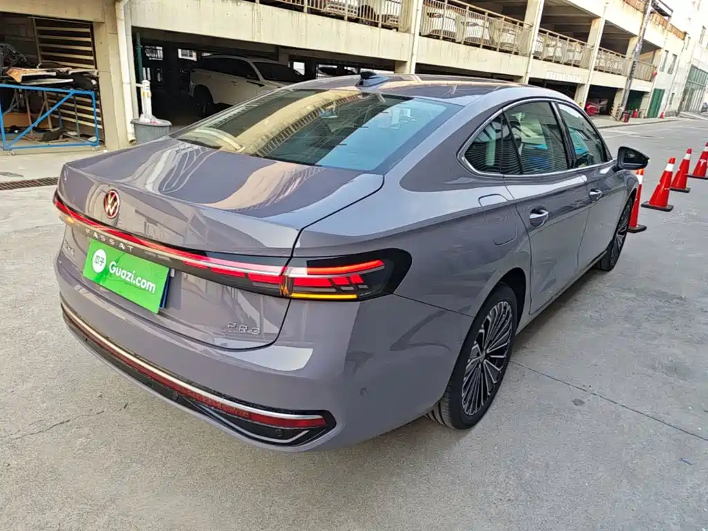 Фото 7 - Volkswagen Passat