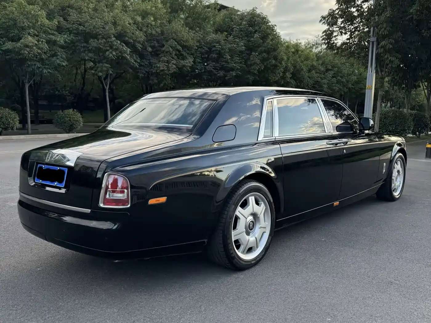 Фото 3 - Rolls-Royce Phantom