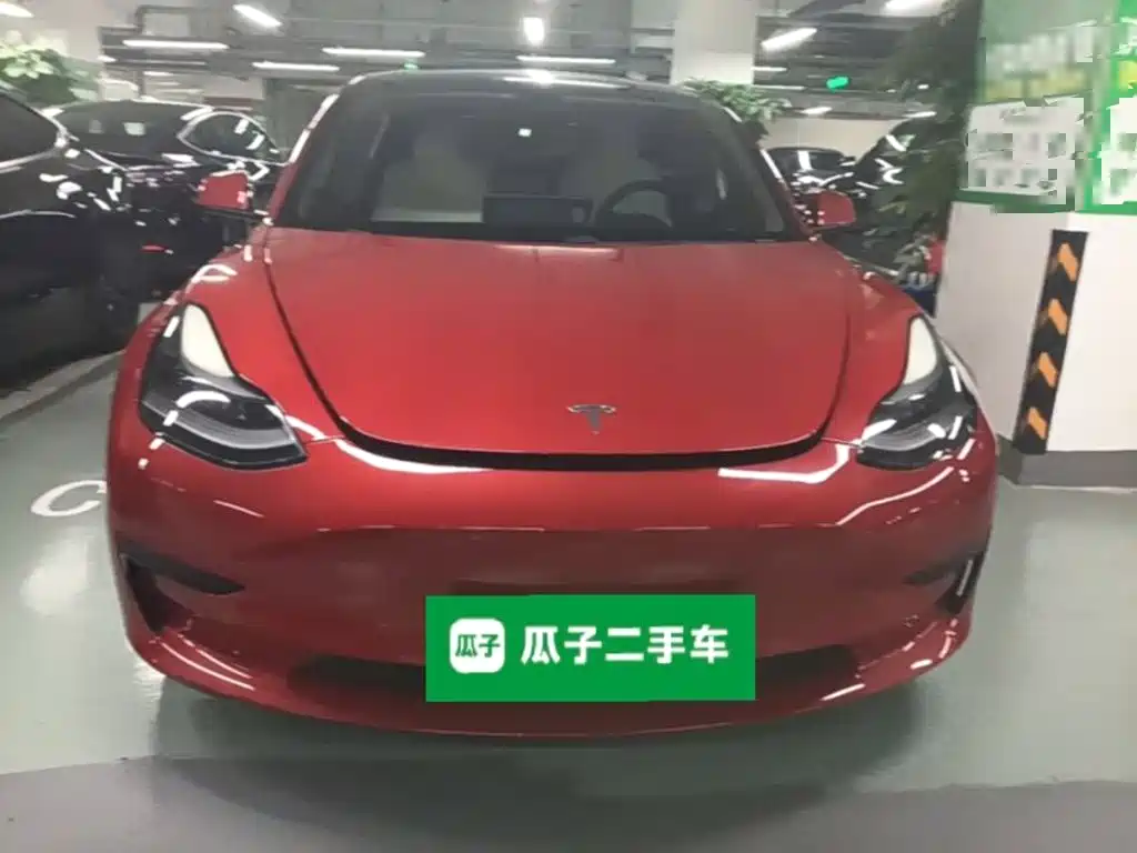 Фото 3 - Tesla Model 3