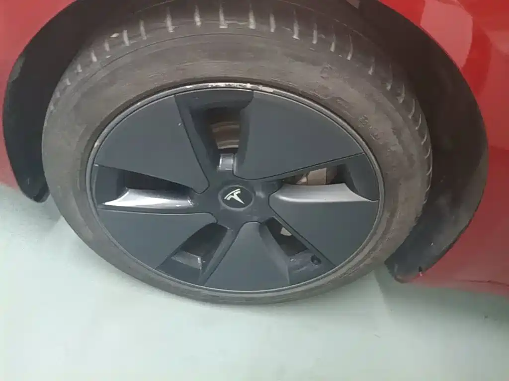 Фото 25 - Tesla Model 3