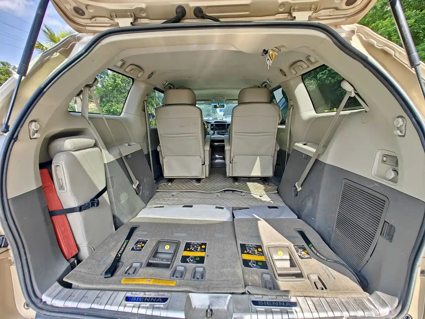 Toyota Sienna фото 9