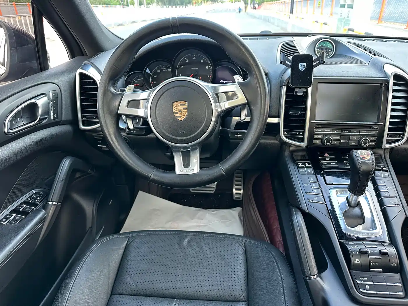 Porsche Cayenne 2014 Cayenne Platinum Edition 3.0T фото 9