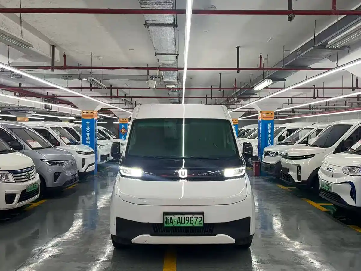 Фото 2 - Yuan Cheng Farizon Super VAN