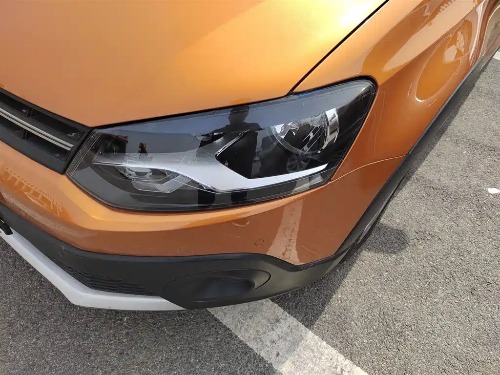 Volkswagen Polo 2016 1.6L Cross Polo Automatic фото 24