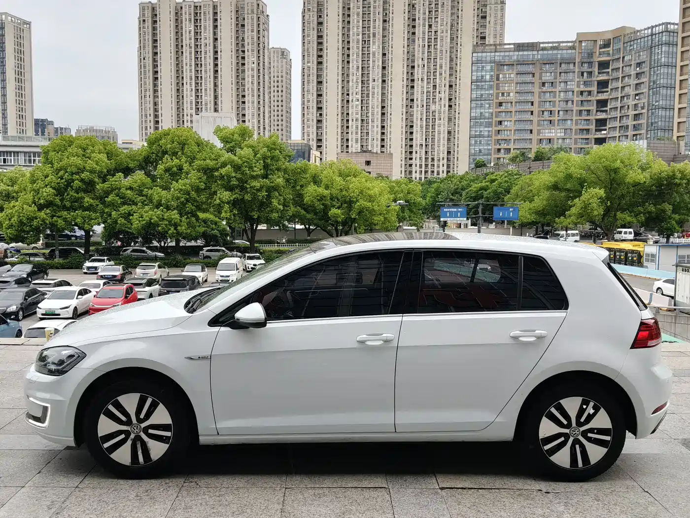 Volkswagen Golf Electric 2020 Chi фото 7