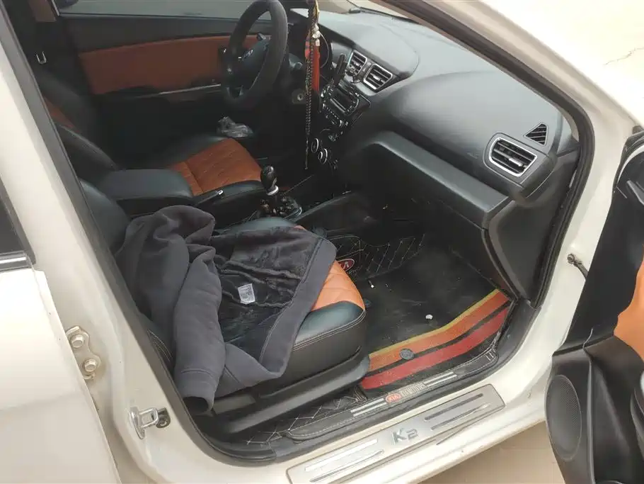 Kia K2 2012 Sedan 1.4L MT TOP Commemorative Edition фото 8