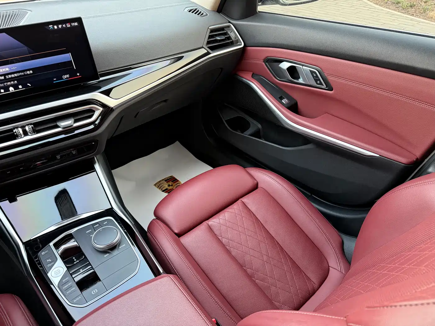 BMW 3 Series 2024 320i M Sport Package фото 16