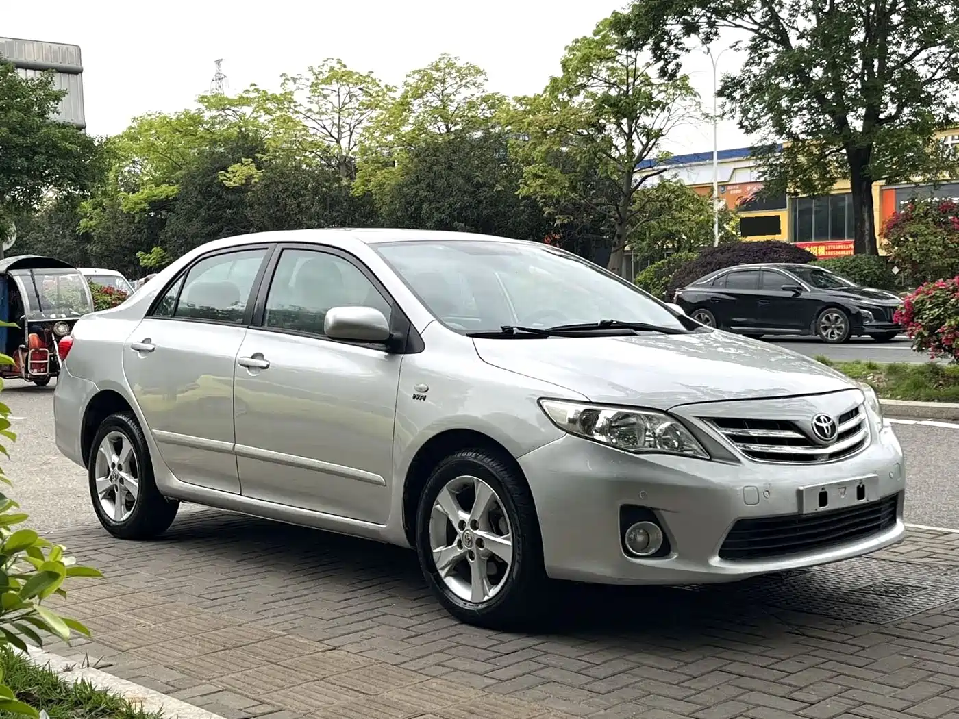 Toyota Corolla 2011 Model 1.8L CVT GLX-i фото 2