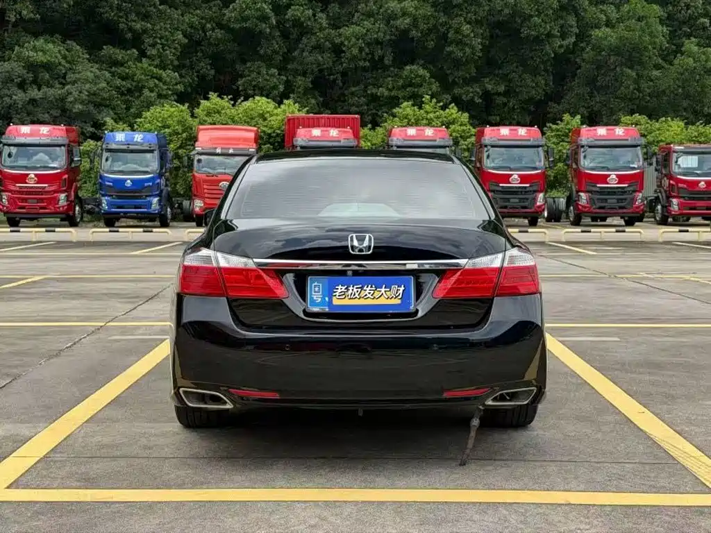 Photo 5 - Honda Accord
