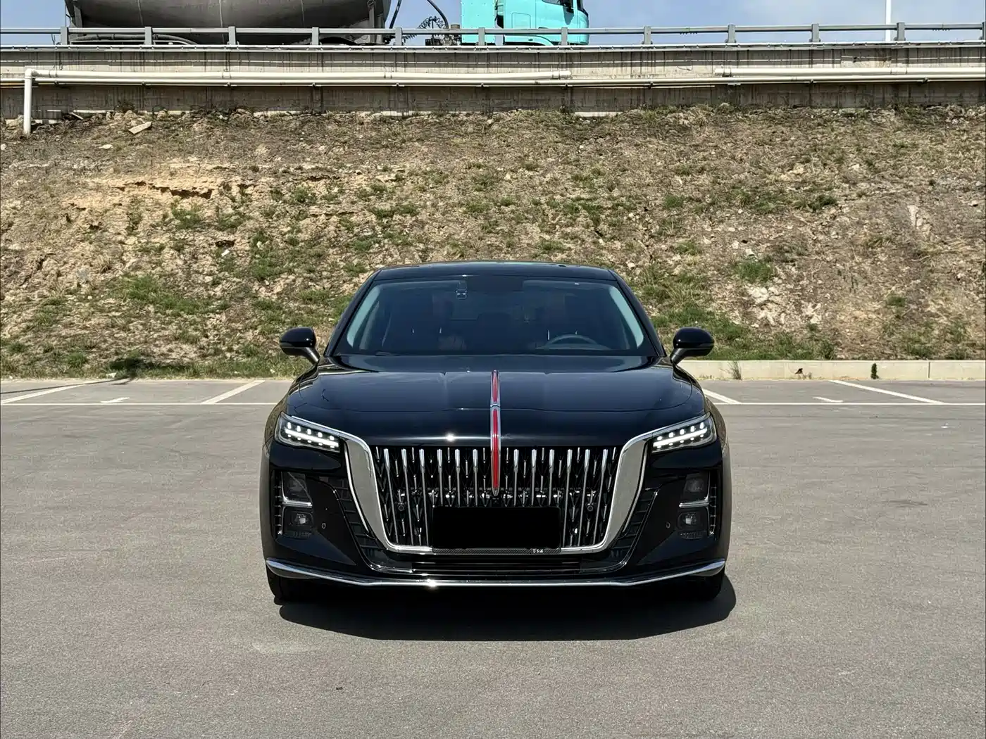 Фото 2 - Hongqi H5