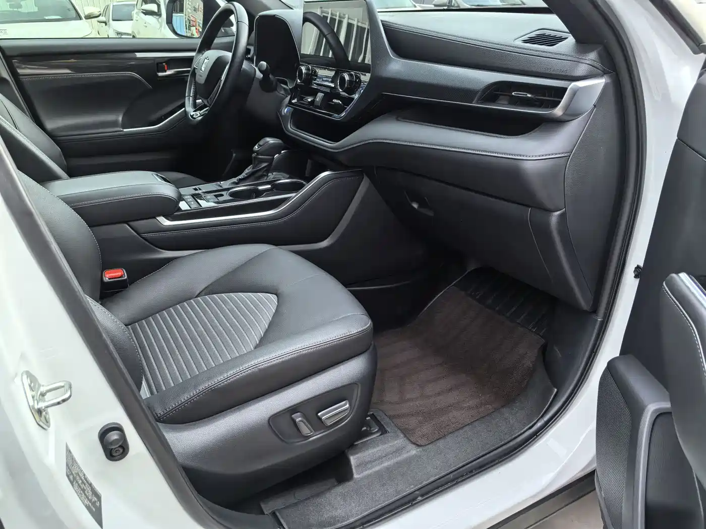 Toyota Crown Kluger 2022 2.5L HEV 4WD Premium Edition фото 12