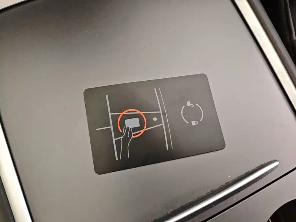Фото 9 - Tesla Model 3