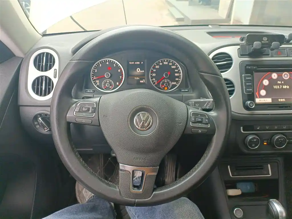 Volkswagen Tiguan 2015 1.8TSI Automatic 4WD Highline фото 11