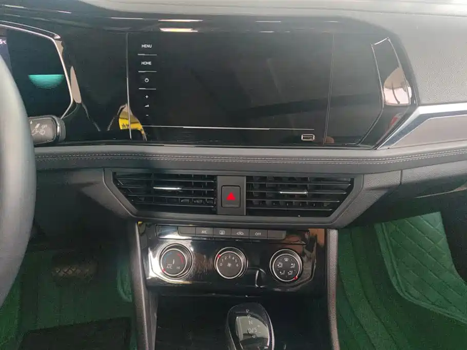 Volkswagen Sagitar 2021 280TSI DSG Surpassing Edition фото 13
