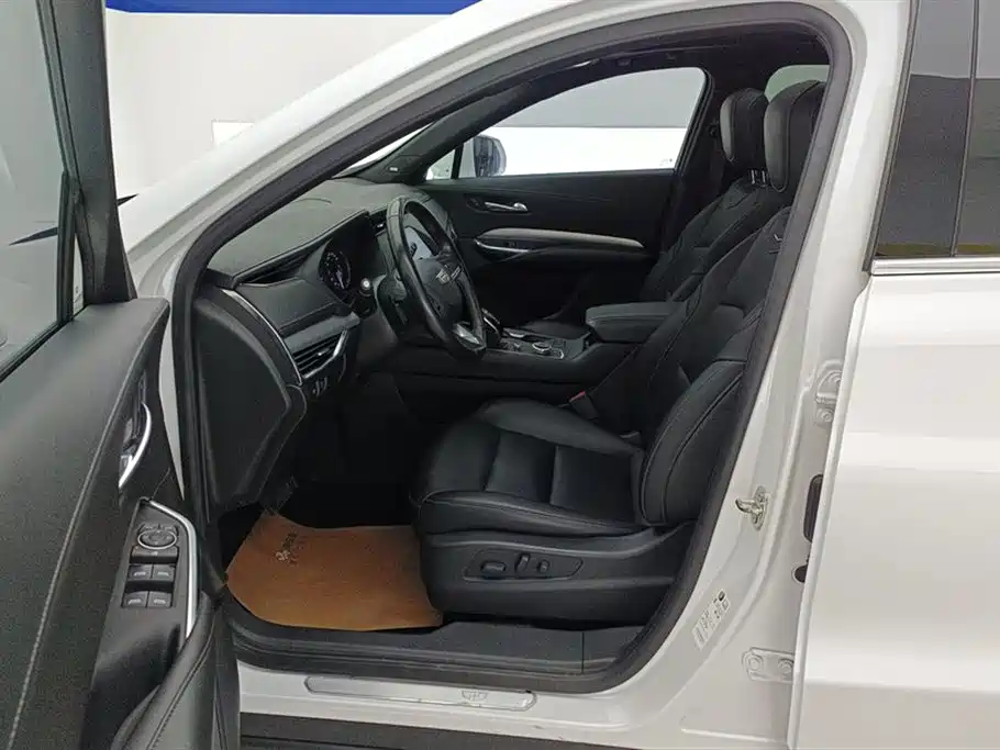 Cadillac XT4 2021 28T FWD Premium Edition фото 9