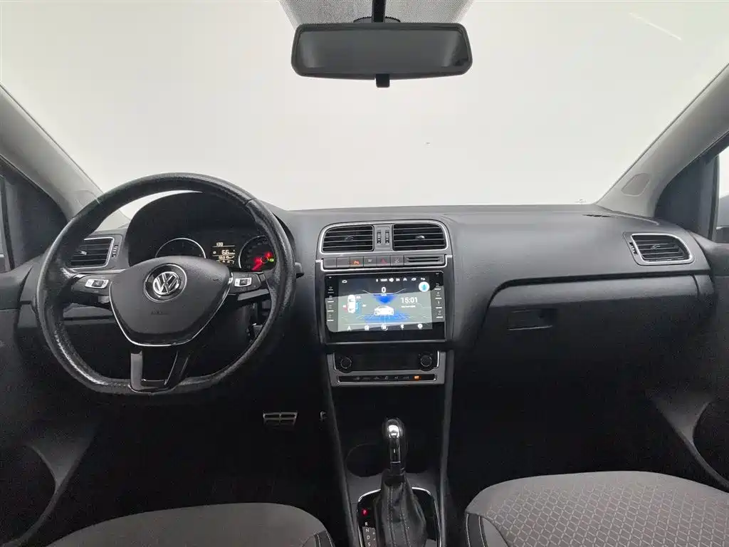 Volkswagen Polo 2014 1.6L Cross Polo Automatic фото 5