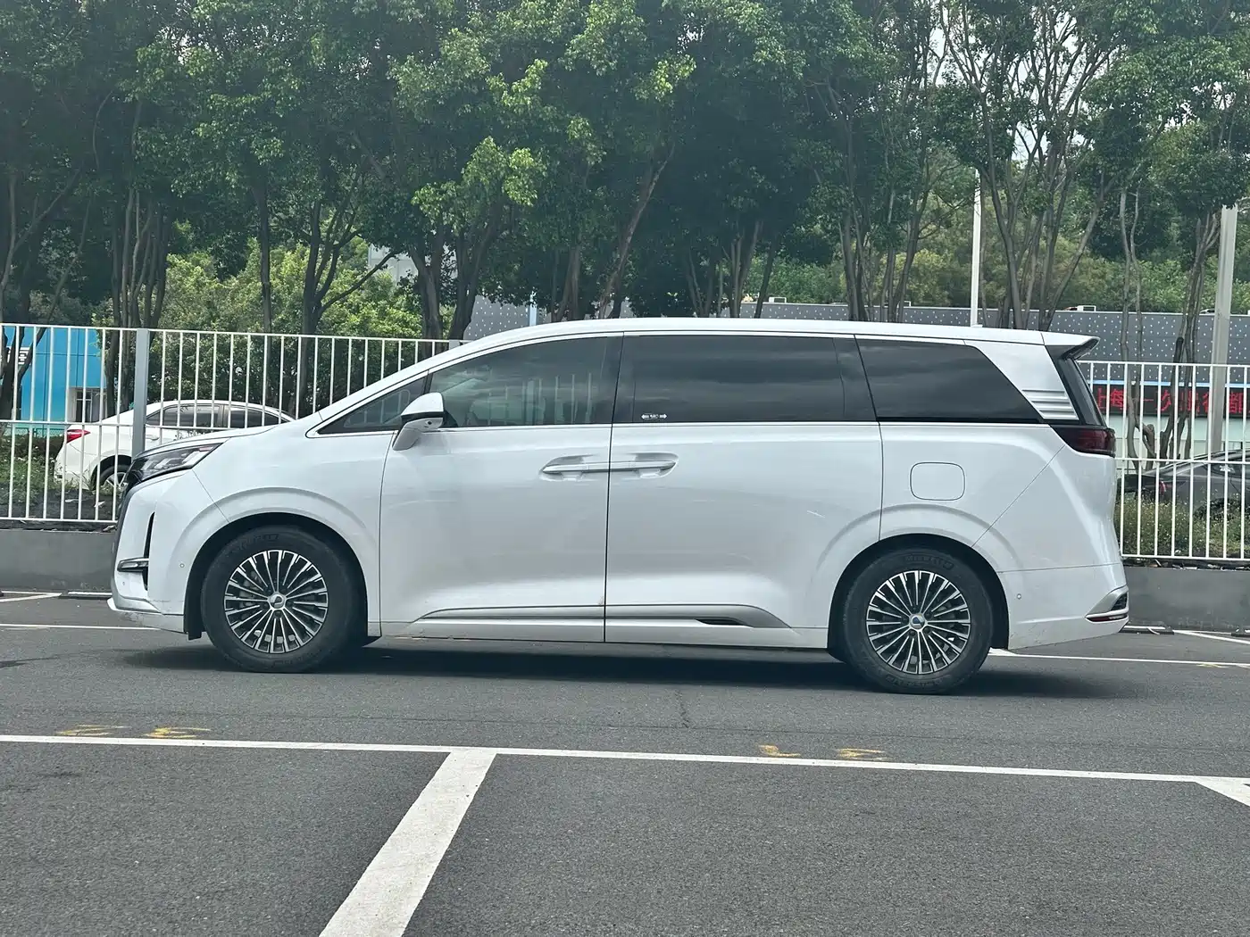 Denza D9 2022 2022 DM-i 970 AWD Flagship