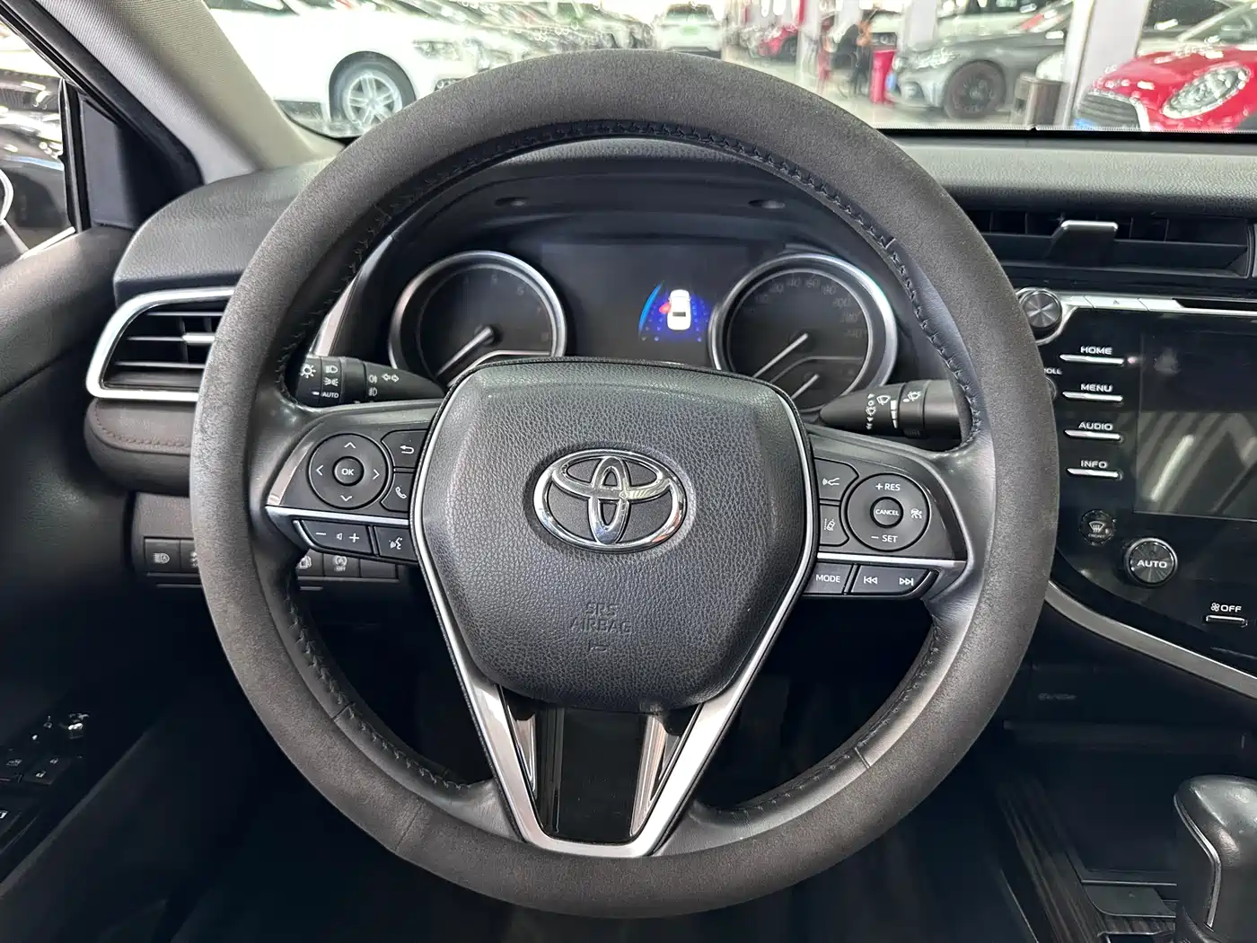 Toyota Camry 2018 2.5G Luxury Edition фото 12