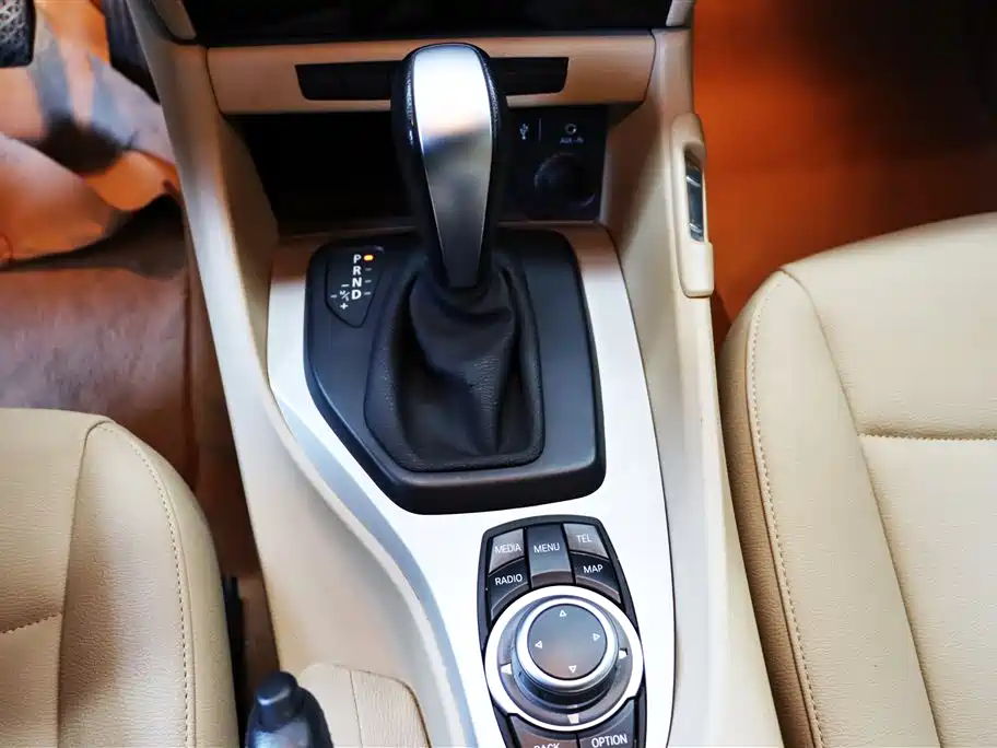 BMW X1 2012 sDrive18i Luxury Model фото 12