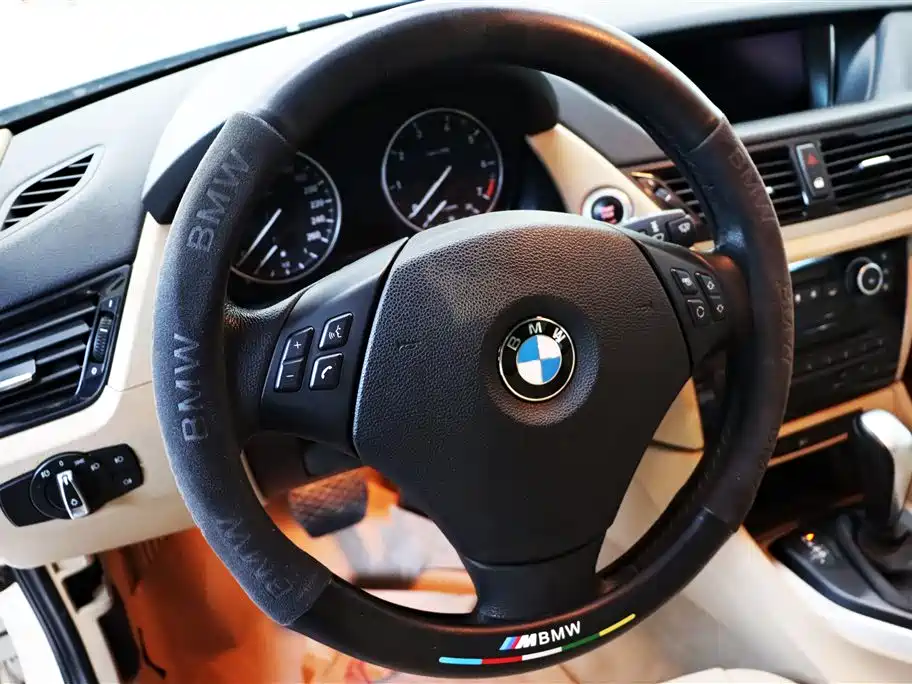 BMW X1 2012 sDrive18i Luxury Model фото 11