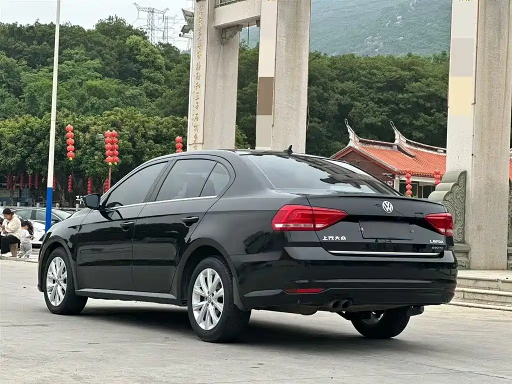 Volkswagen Lavida 2017 230TSI DSG Comfort Edition фото 7