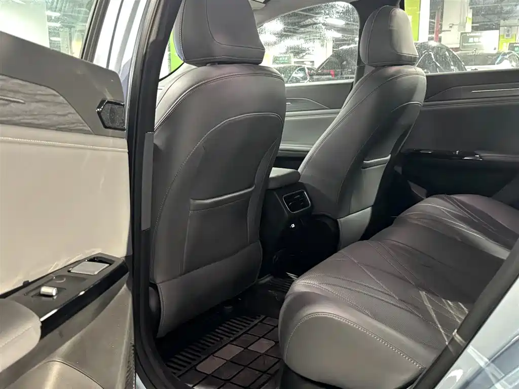 Geely Galaxy Galaxy L6 2025 EM-i 140km Starship Edition фото 10