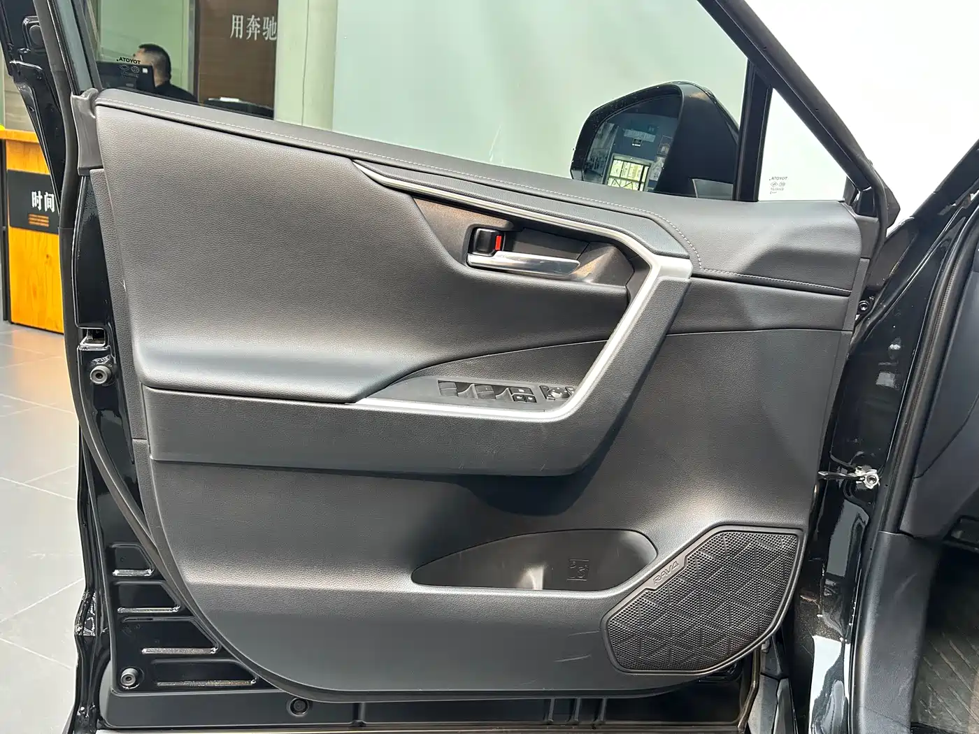 Toyota RAV4 Rongfang 2023 2.0L CVT FWD Style Plus Edition фото 17