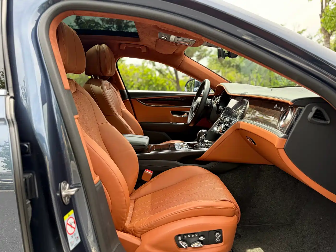Bentley Flying Spur 2021 4.0T V8 Standard Version фото 16
