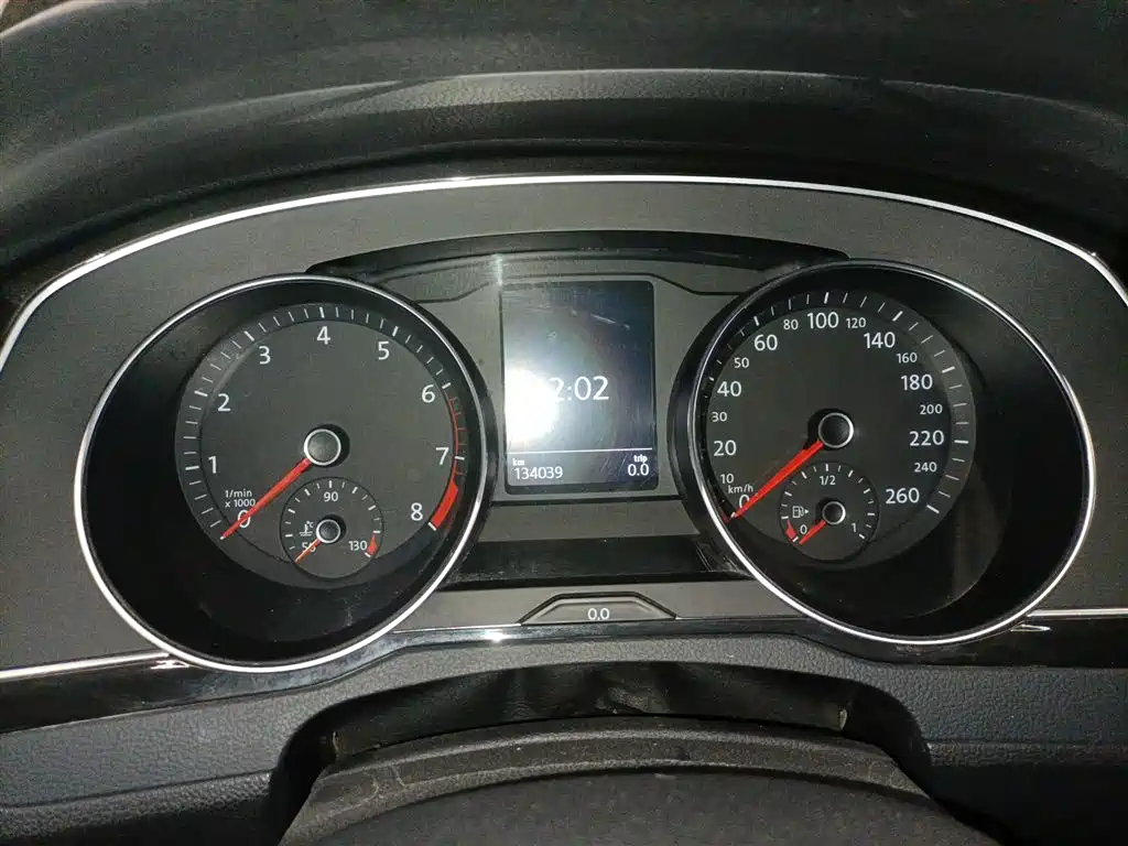 Volkswagen Magotan 2018 Facelift 330TSI DSG Luxury фото 12