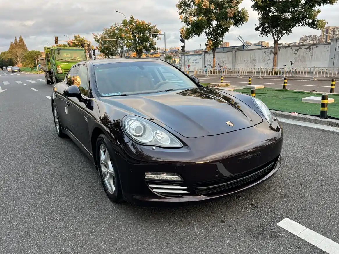 Porsche Panamera 2013 Panamera 4 Platinum Edition 3.6L фото 3